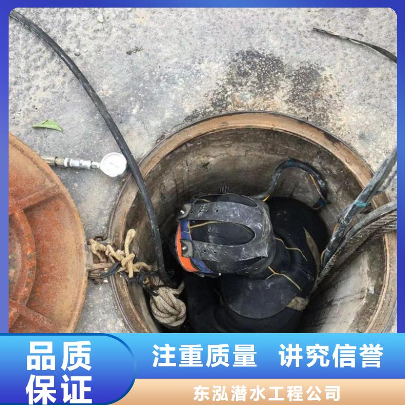 优选：潜水员水中拍照