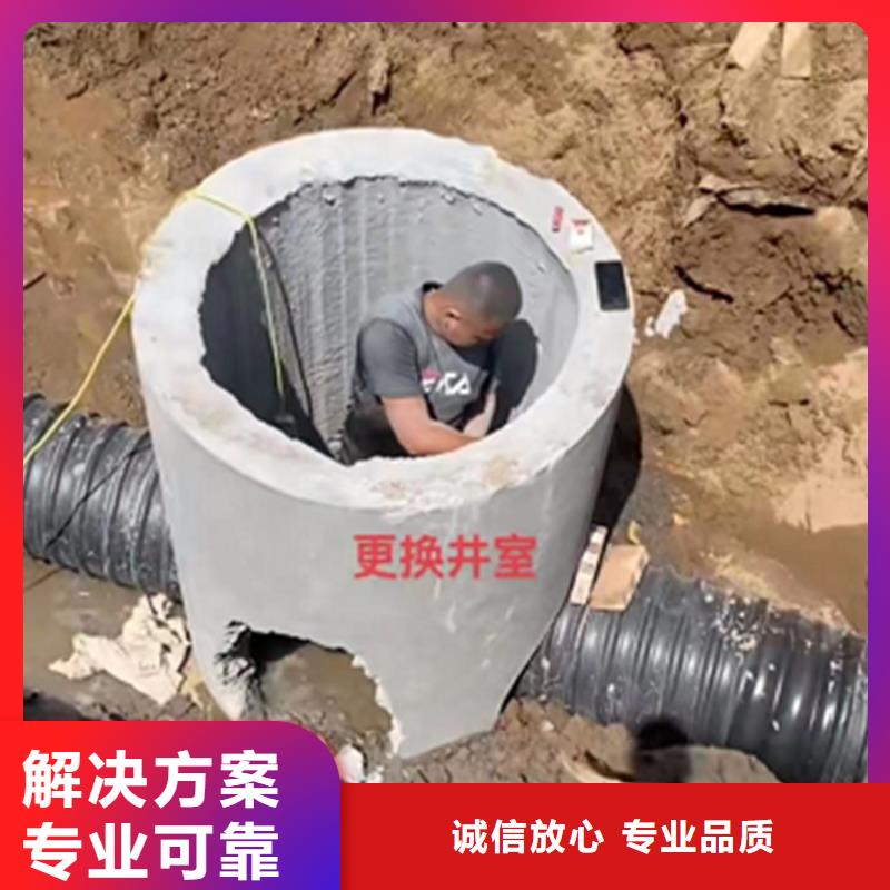 潜水员切割钢筋笼施工团队