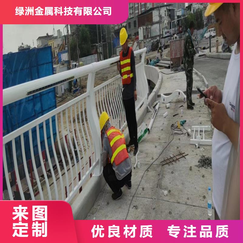 道路桥梁防撞栏杆安装现场图