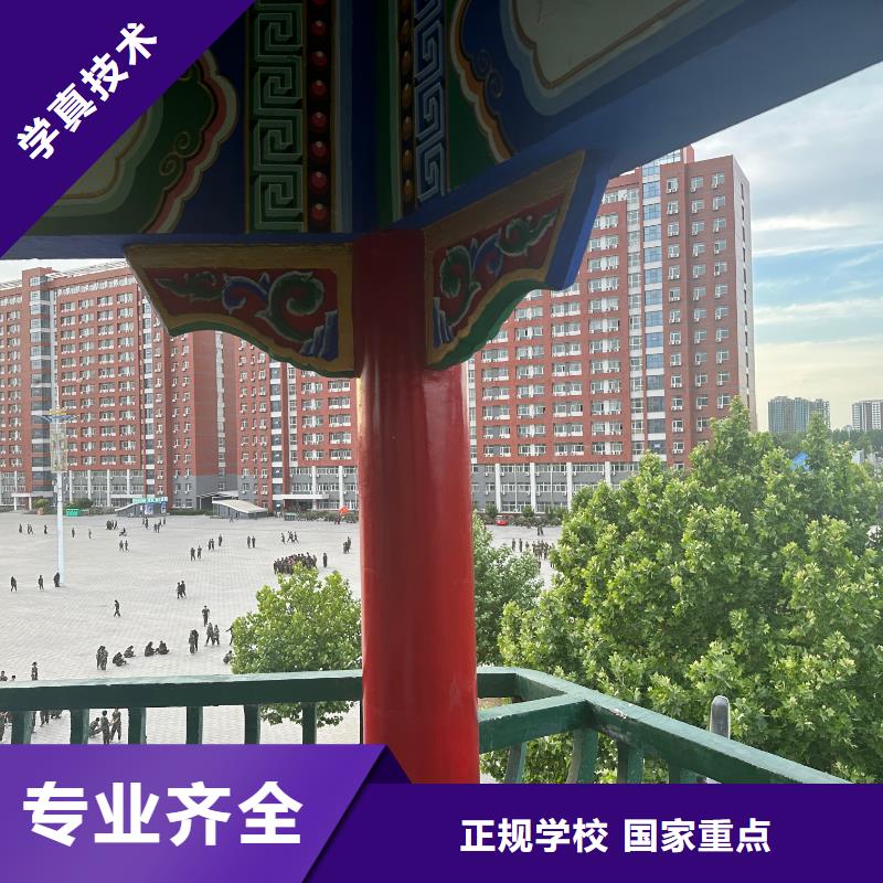 平面设计大学环境